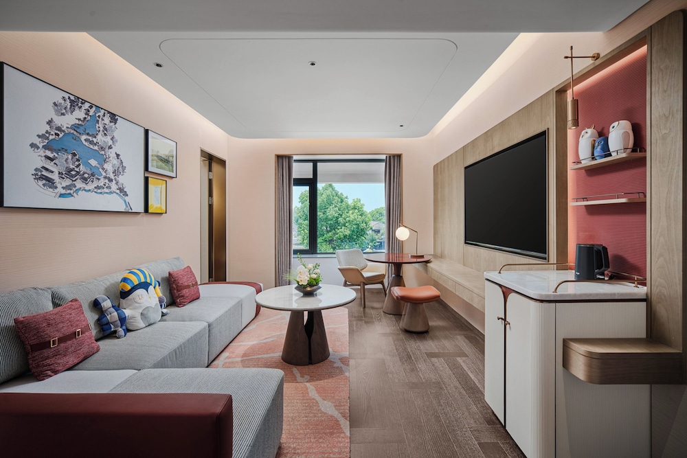 Suite, 2 Bedrooms (Two story)