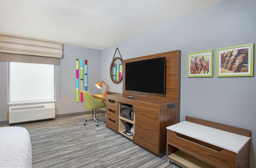 Room, 1 King Bed with Sofa bed, Accessible, Refrigerator & Microwave (Hearing) - Photo 4