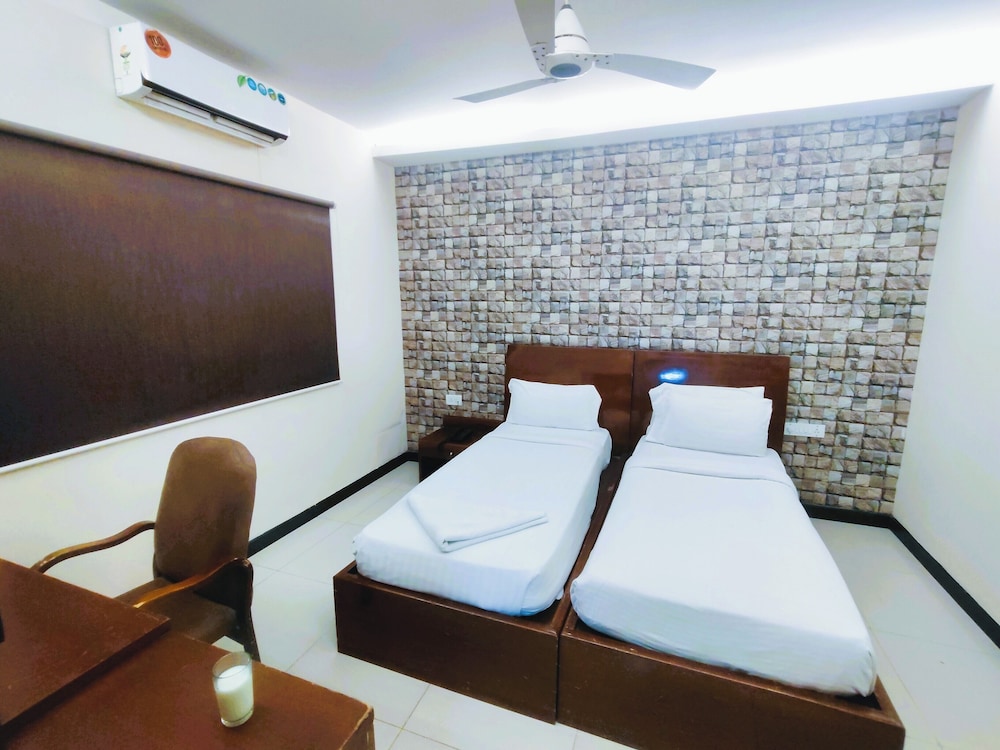 Deluxe Room - Photo 2
