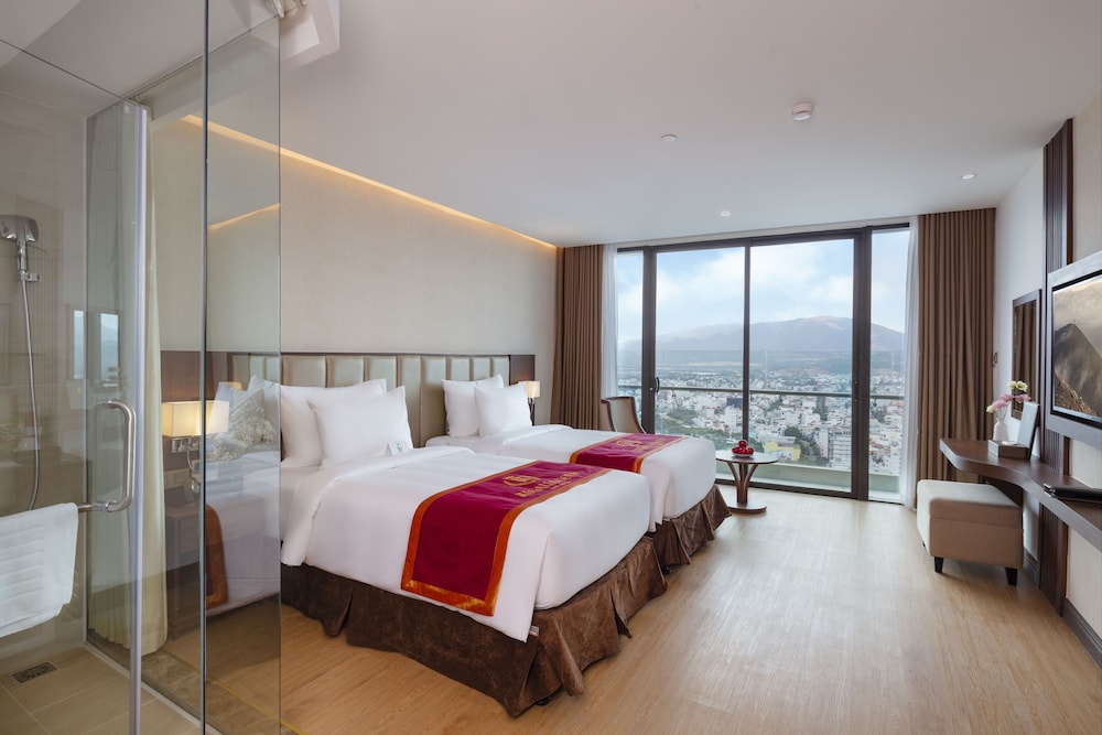 Grand Deluxe Balcony Partial Sea View - Photo 7
