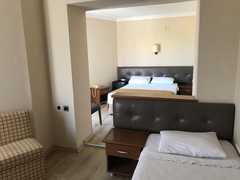 Deluxe Triple Room - Photo 1