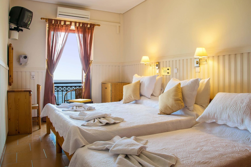 Standard Triple Room, 1 Bedroom, Sea View photo 1