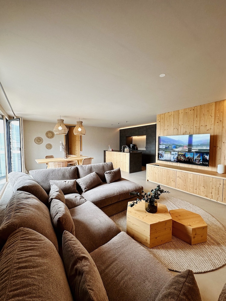 Luxury Condo, 2 Bedrooms, Hot Tub, Mountainside photo 1