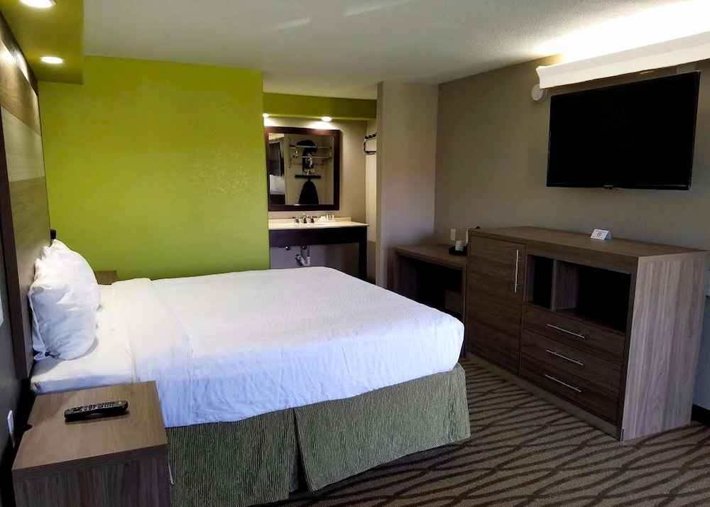 Deluxe Room, 1 King Bed, Accessible, Non Smoking - Photo 5