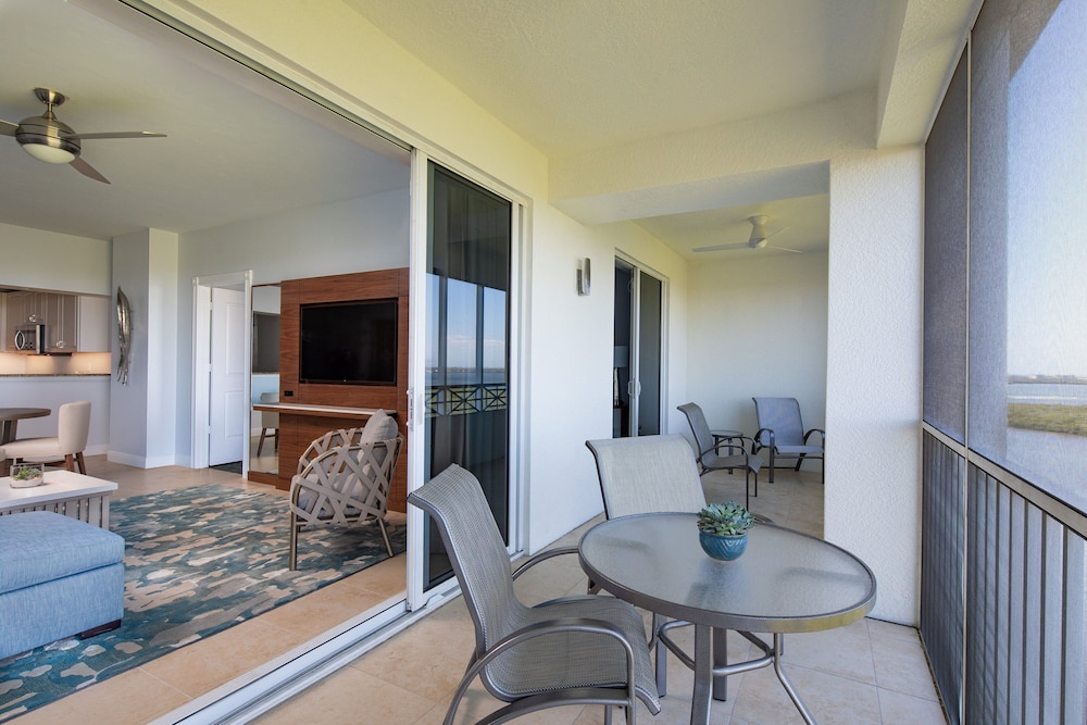 Suite, 2 Bedrooms, Marina View - Photo 1