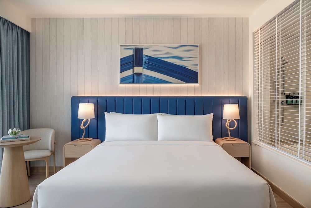 Suite, 1 Bedroom, Balcony, Sea View (Living, Dining, Kitchenette) photo 3