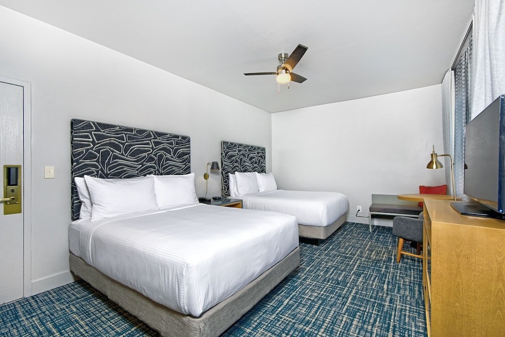 Superior Room, 2 Queen Beds, Non Smoking - Photo 5