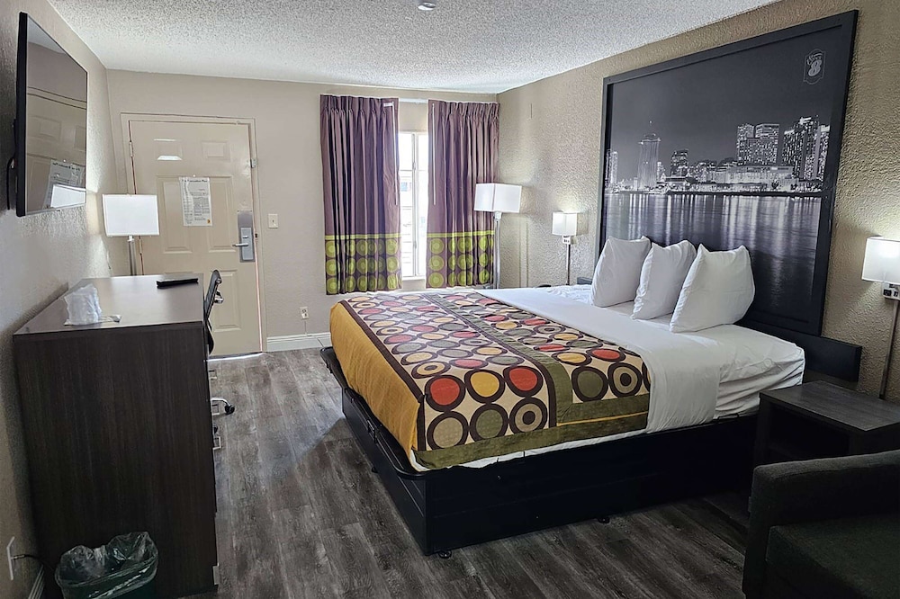 Room, 1 King Bed, Smoking - Photo 1