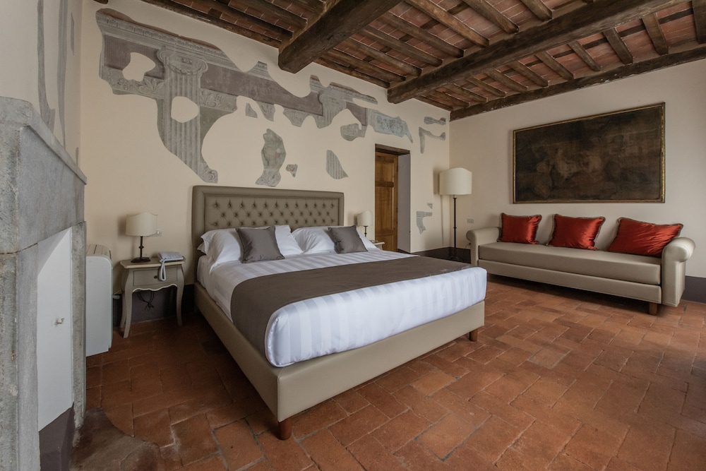 Deluxe Triple Room photo 2