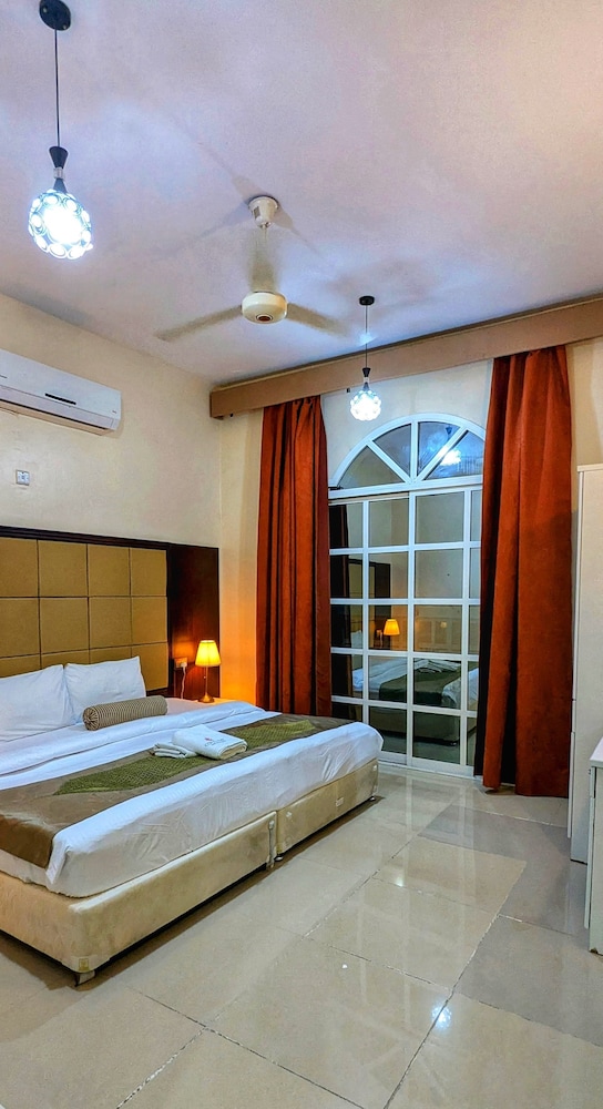 Deluxe Apartment