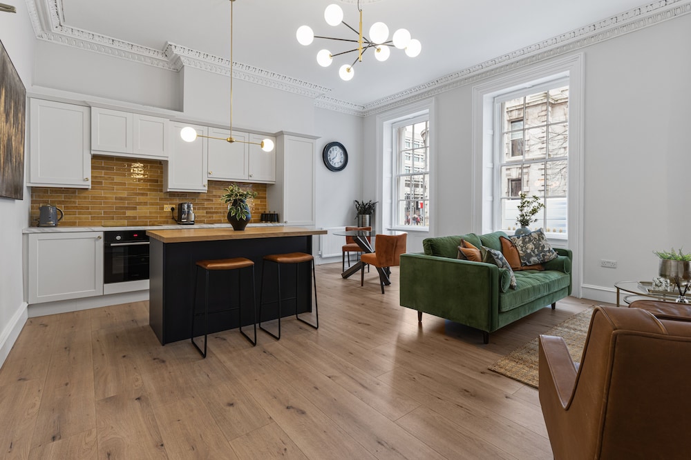Luxury Apartment photo 2