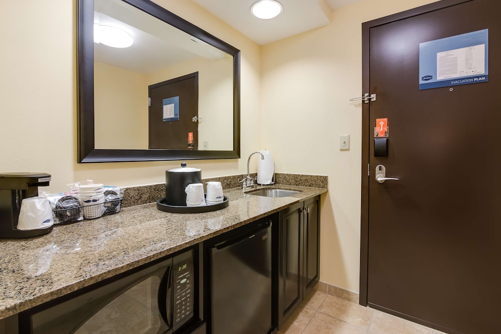 Studio Suite - Photo 1