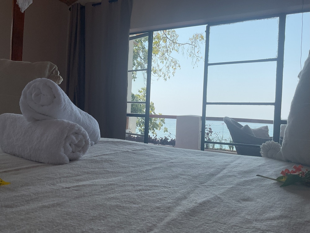 Honeymoon Double Room, 1 Bedroom, Beach View photo 3