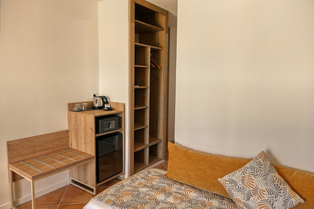Standard Triple Room, Garden Area - Photo 2