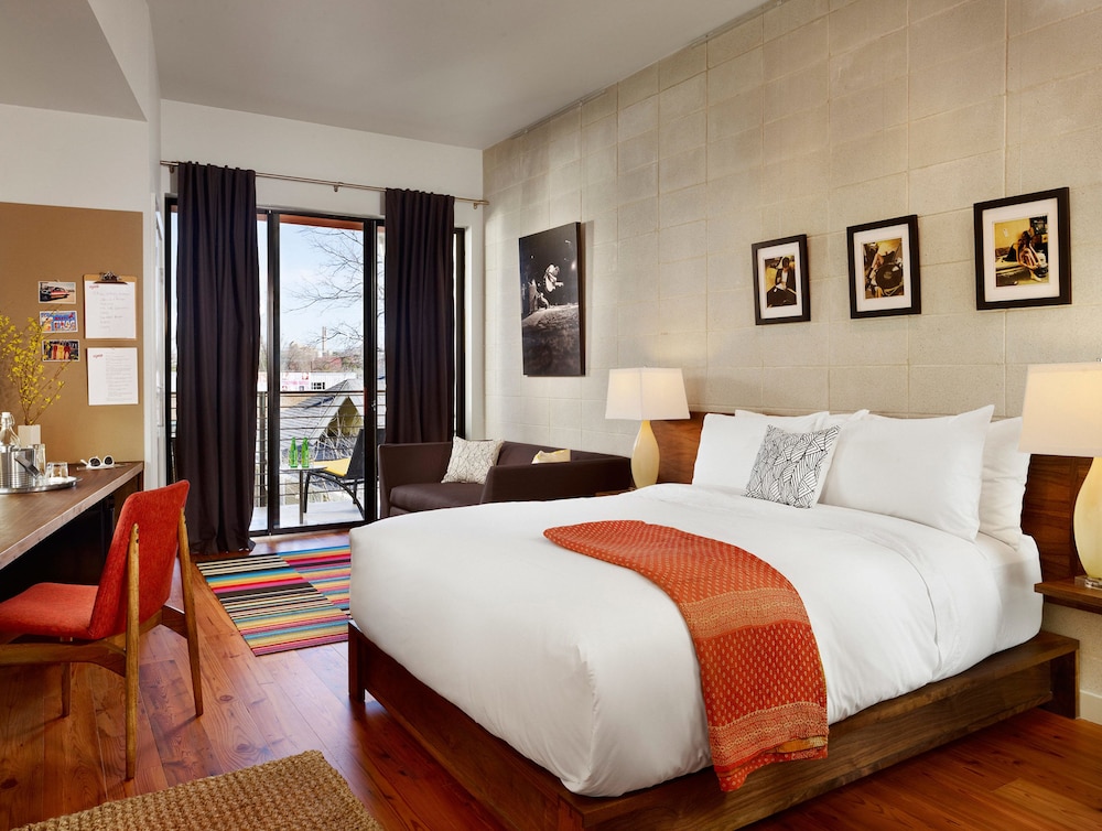 Premier Double Room, 1 Queen Bed, Balcony, Luxury Shower, Courtyard Area