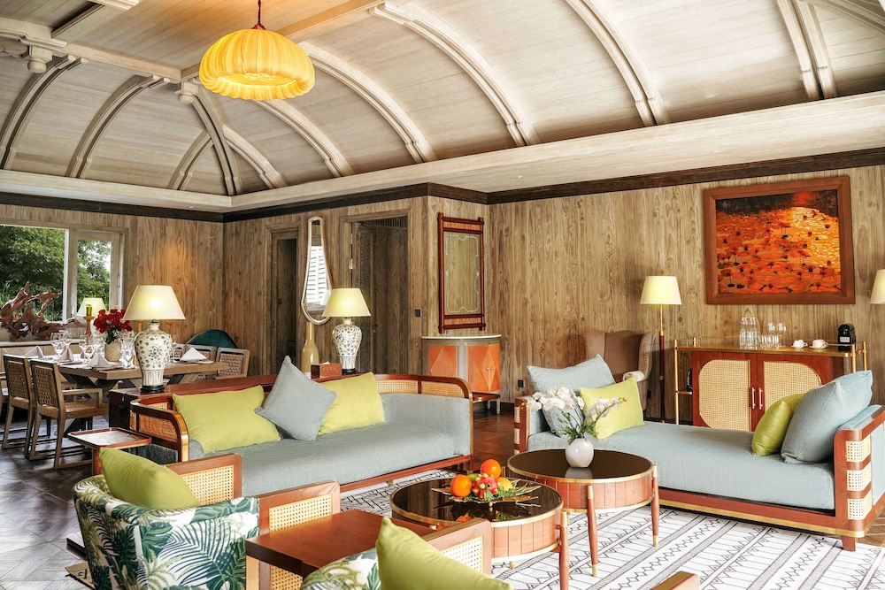 River View Signature Suite - Photo 4