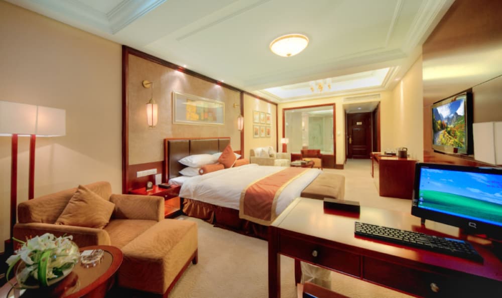 Deluxe Room, 1 King Bed photo 1