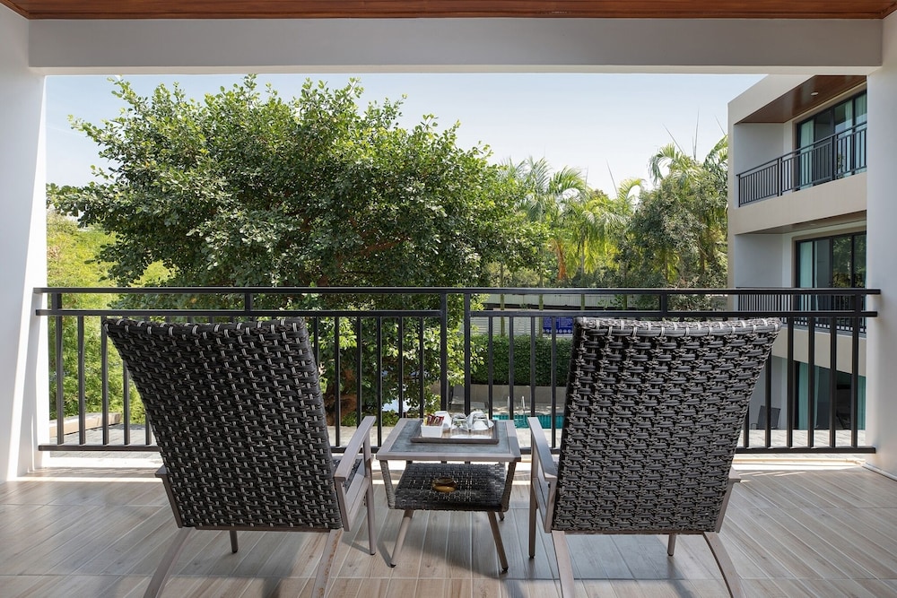 Grand Deluxe Pool View - Photo 8