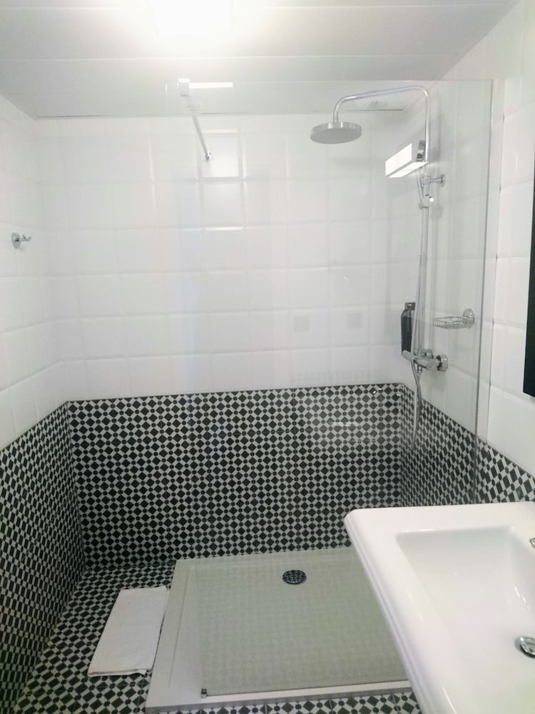 Classic Room, 1 Queen Bed, Non Smoking, Terrace photo 2