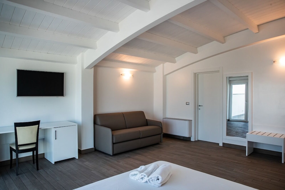 Family Studio Suite photo 3