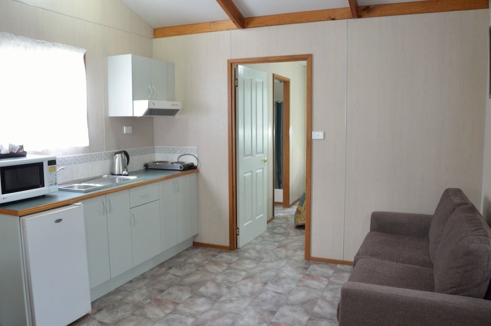 Classic Cabin, Non Smoking, Kitchenette (Superior One Bedroom) photo 2