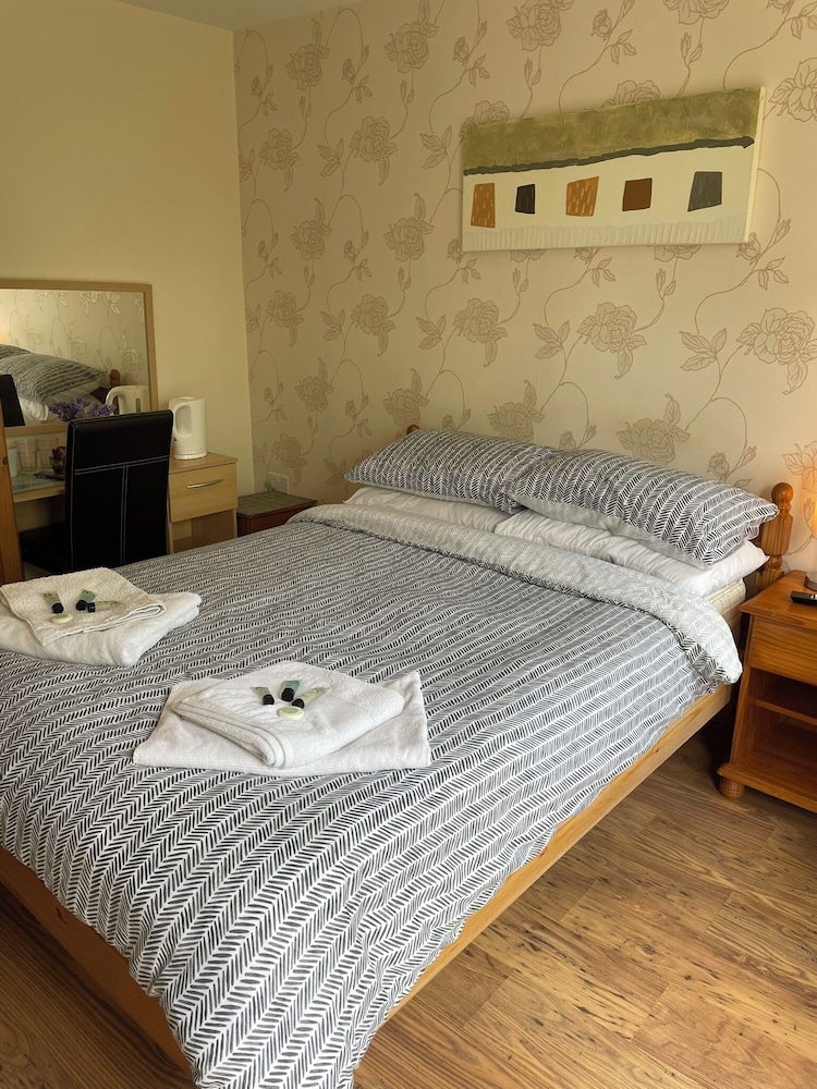 Room 5 at the Huntsman Inn - (Private Double Room at the Inn)