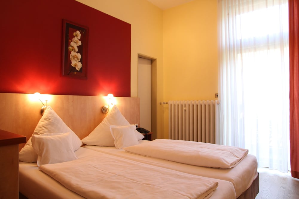Double Room - Photo 7