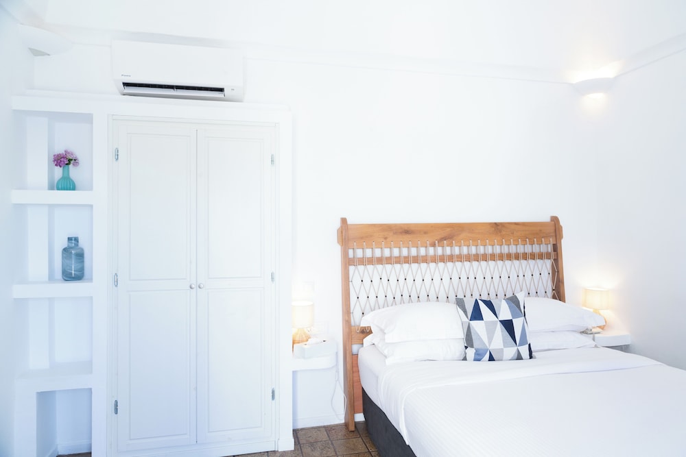 Superior Double Room (Caldera View)