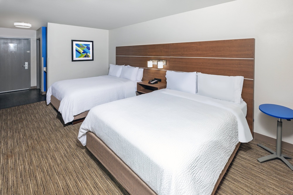 Standard Room, Multiple Beds, Accessible, Non Smoking (Comm) - Photo 1