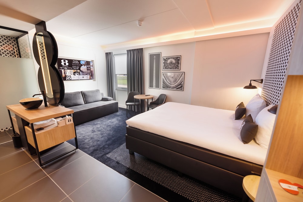 Deluxe Studio Suite