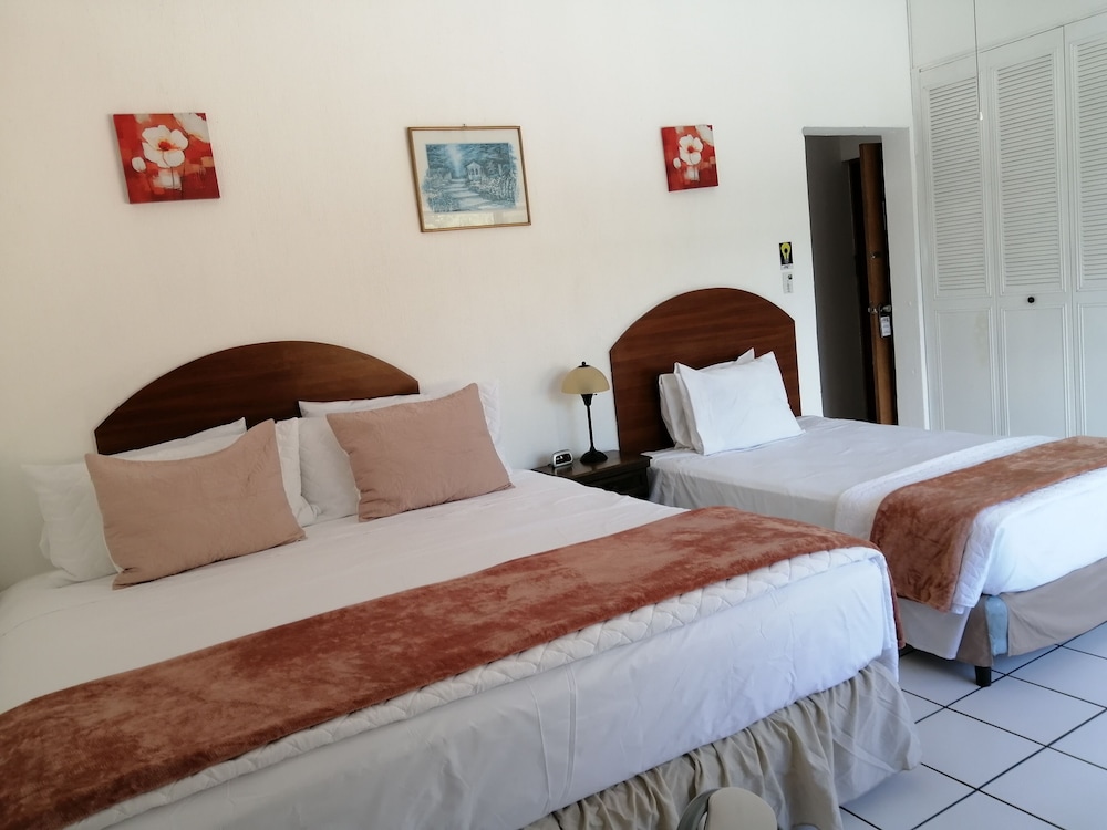 Standard Double or Twin Room, Multiple Beds, Non Smoking, Private Bathroom photo 2