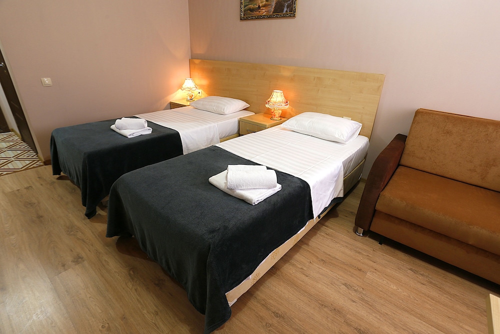 Standard Triple Room, Multiple Beds photo 1