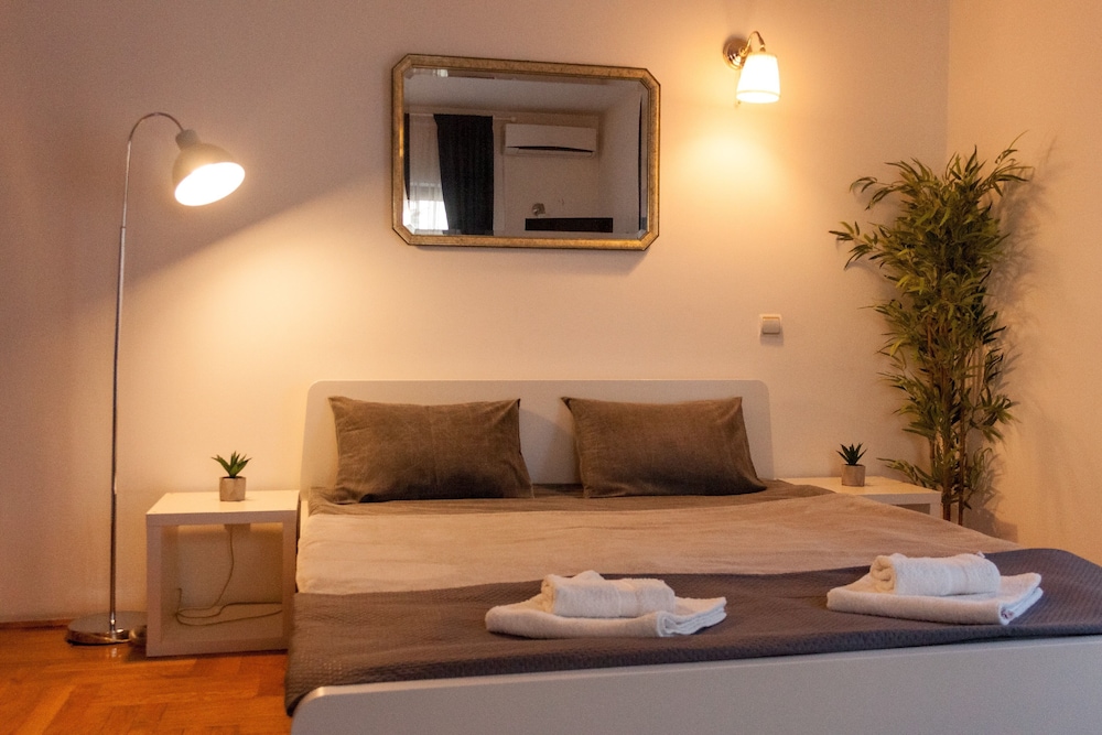 City Room 4