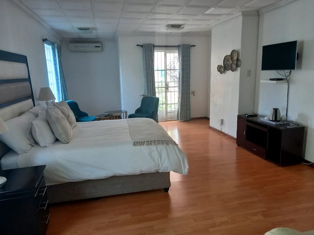 Honeymoon Room photo 2