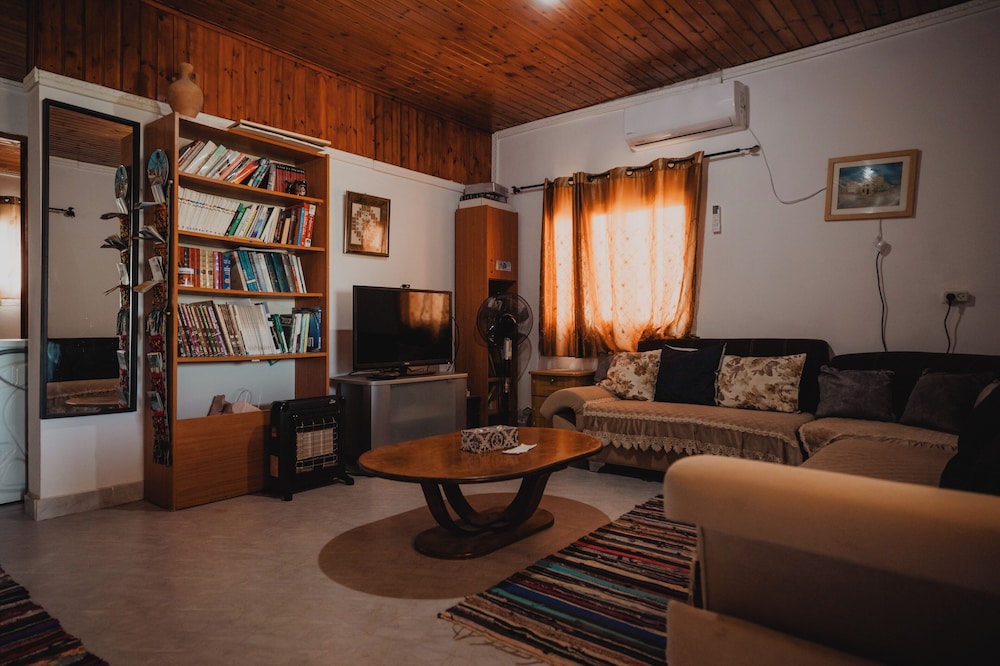 Family House - Photo 7