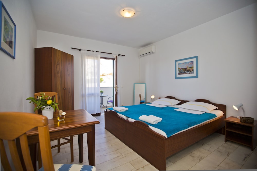 Basic Twin Room, Balcony photo 3