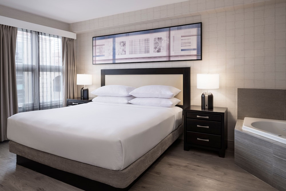 Grand Condo, 1 Bedroom - Photo 1