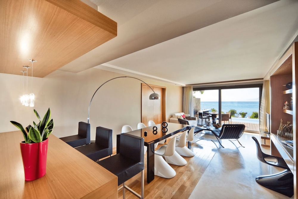 Amus Presidential Suite with Private Pool Sea View thumbnail 5
