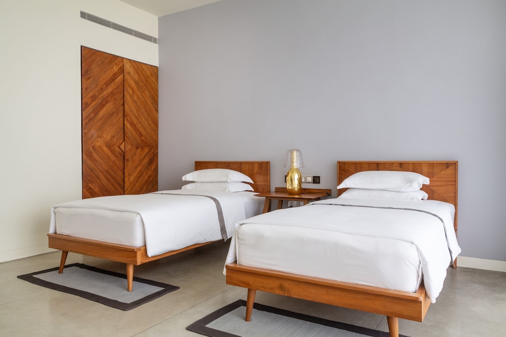 Deluxe Twin Room, 1 Bedroom, Balcony, Ocean View photo 3