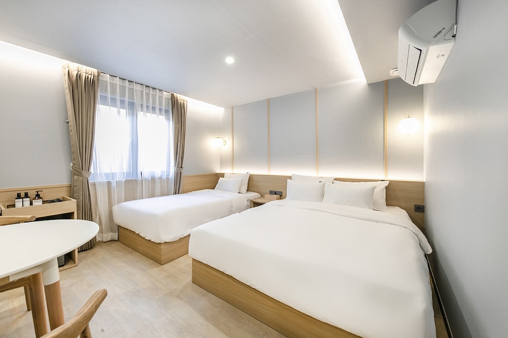 VIP Twin Room - Photo 15