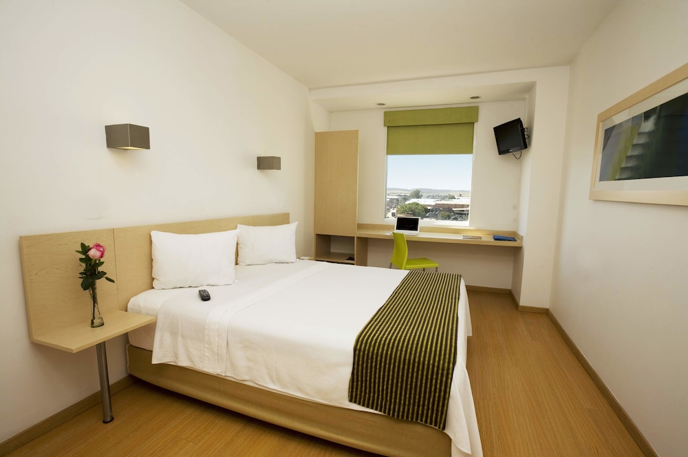 Superior Room, 1 Queen Bed - Photo 3