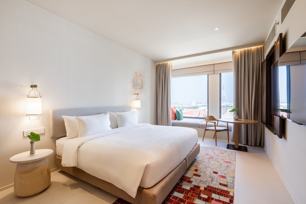 Suite, 1 King Bed - Photo 2