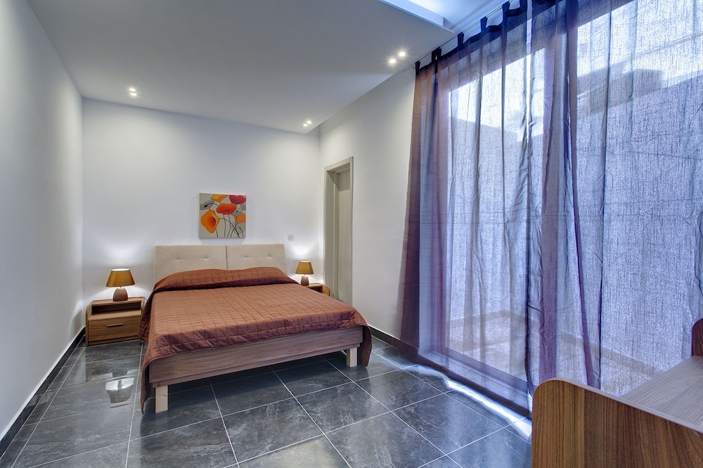 Apartment (1 Bedroom)