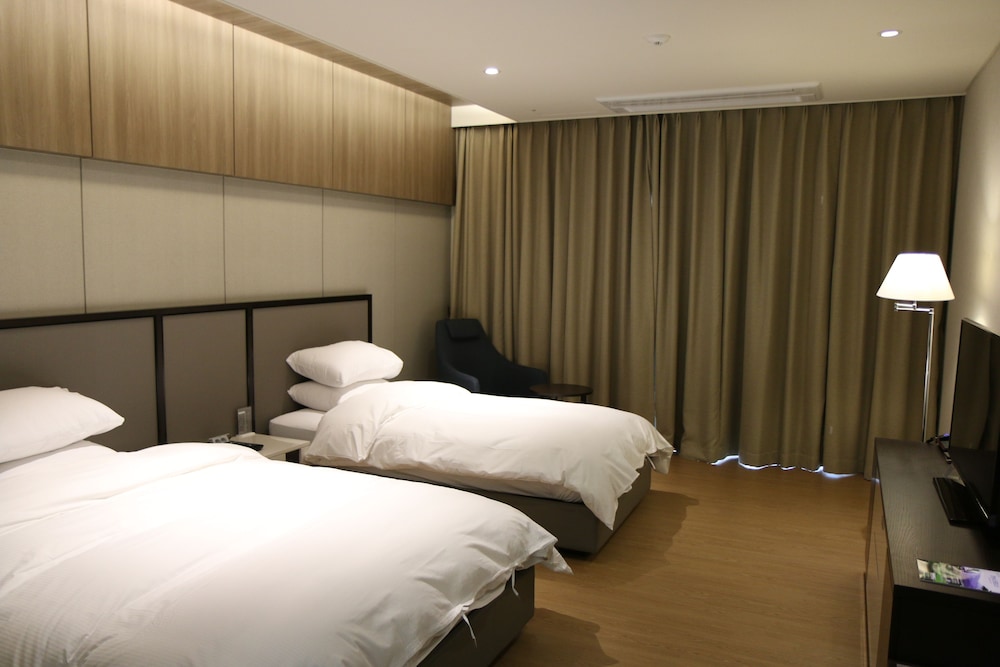 Suite, 2 Bedrooms photo 2