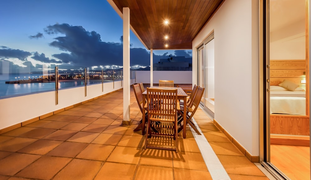 Suite, 2 Bedrooms, Sea View, Beachfront thumbnail 5