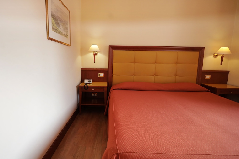 Classic Double or Twin Room, Garden View - Photo 3
