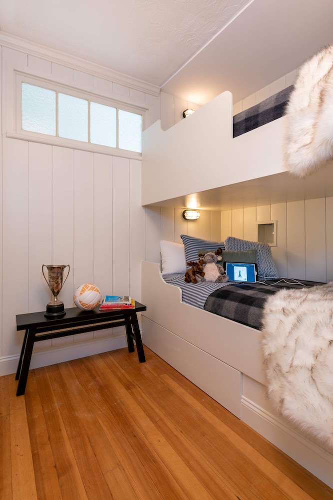 Amster Suite with Shared Hot Tub photo 1