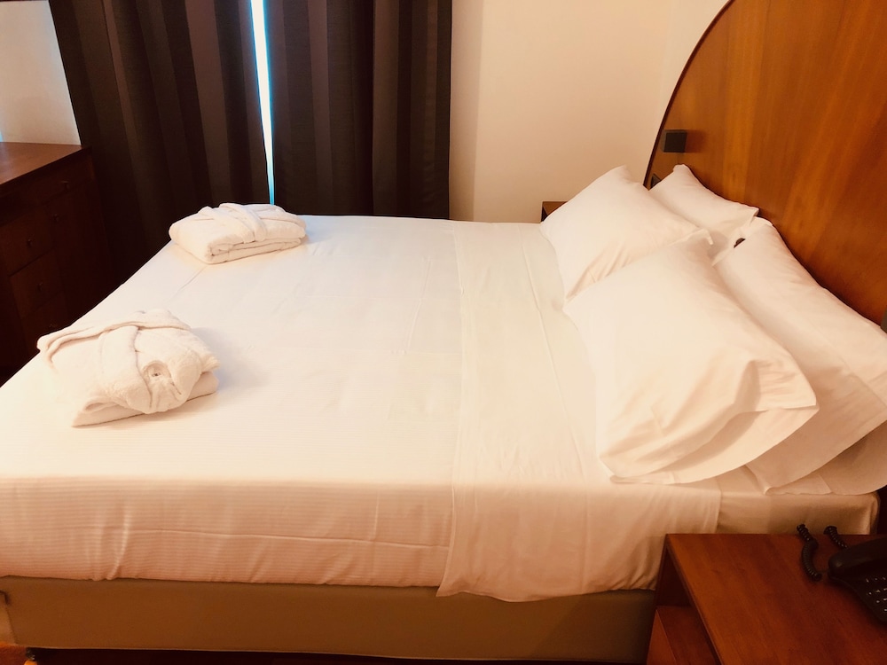 Standard Double or Twin Room - Photo 3