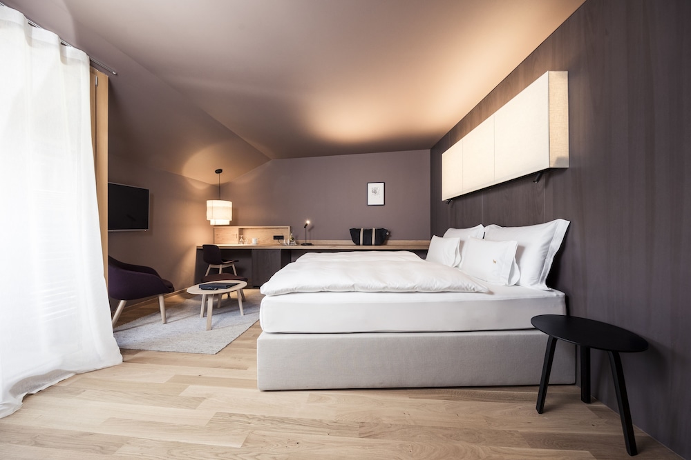 Room (Mountain Living)