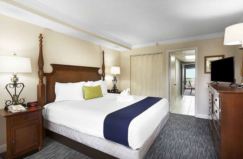 Tower Oceanfront King Suite with Balcony photo 1